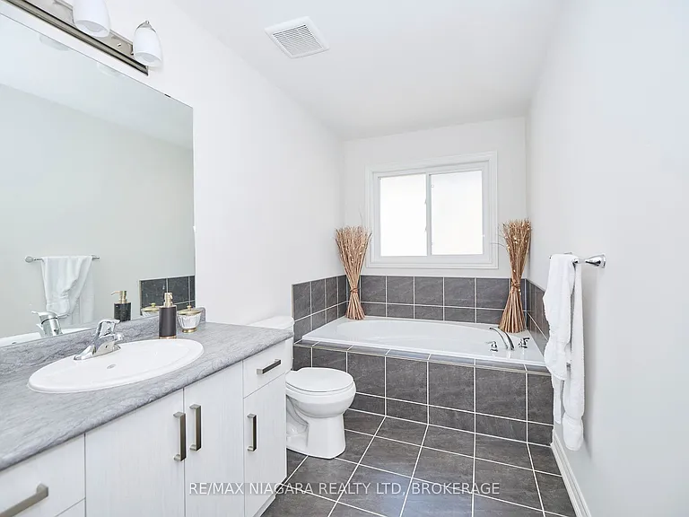 3595 Carolina Ct — Photo 18