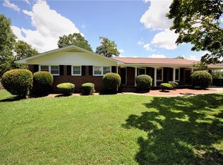 105 Wavetree Dr, Roswell, GA 30075