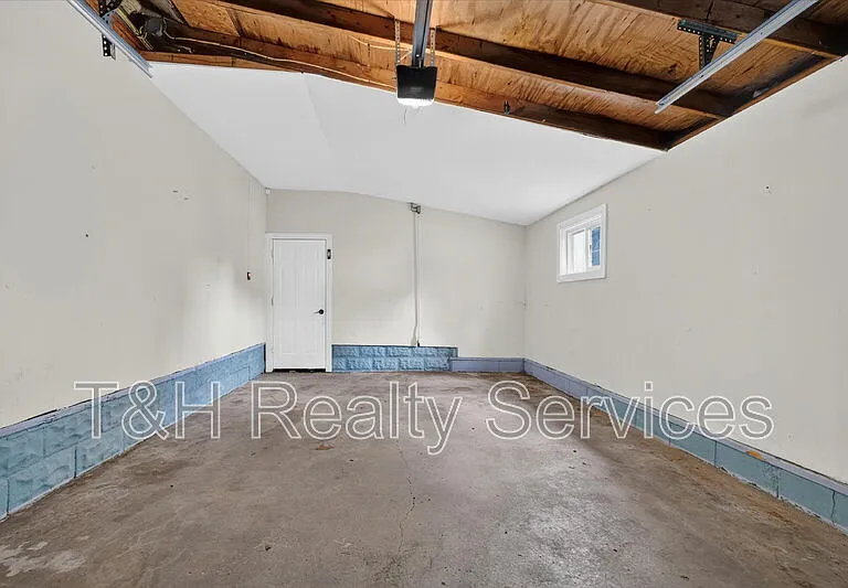 320 W 39th St — Photo 28