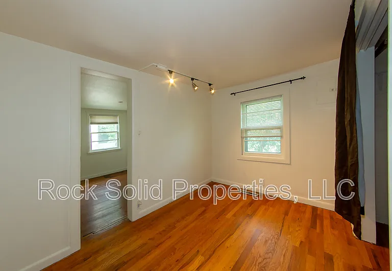 210 Seymour Ave — Photo 21