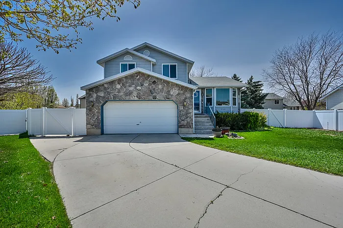 1045 W Ranch Park Dr — Photo 1