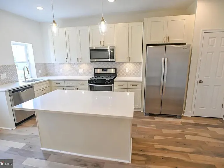 1227 Washington Blvd — Photo 3