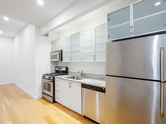 3rd image of 37 Wall St APT 7F