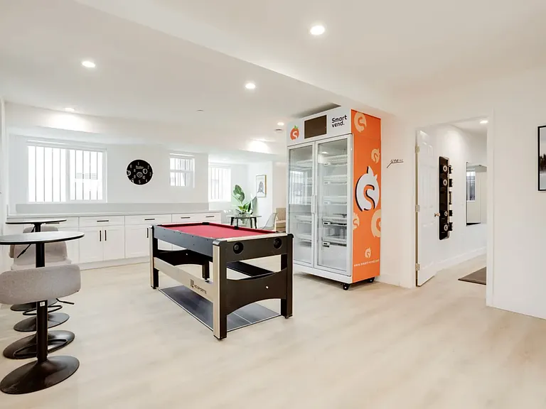 1224 W 37th Pl — Photo 10