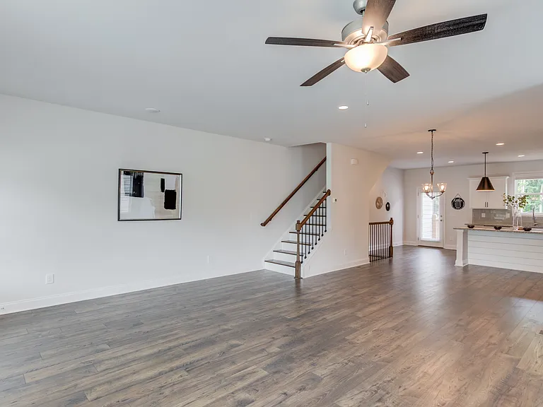 1290 Ainsworth Aly — Photo 8