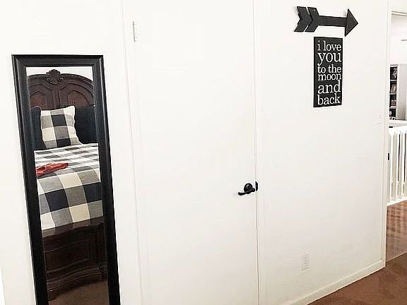 MBR walkin closet  door