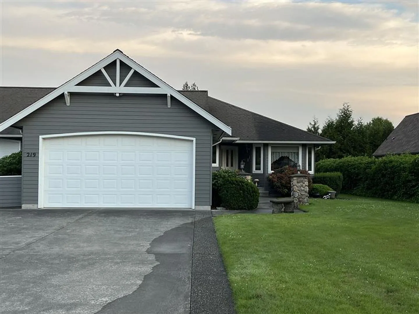 219 Maberry Dr — Photo 2