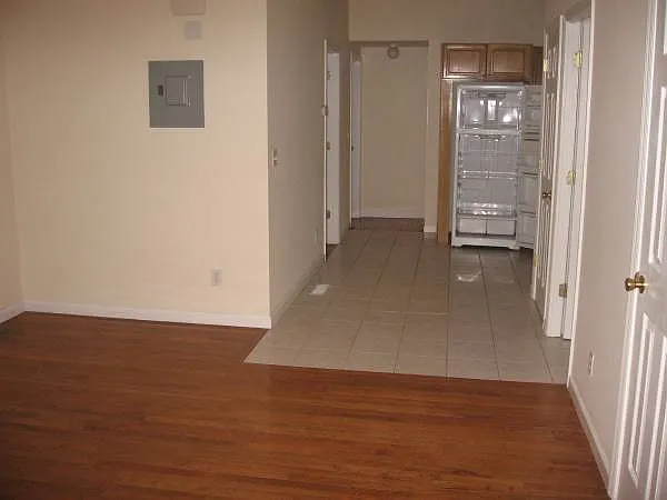 985 N Broadway #6 — Photo 2