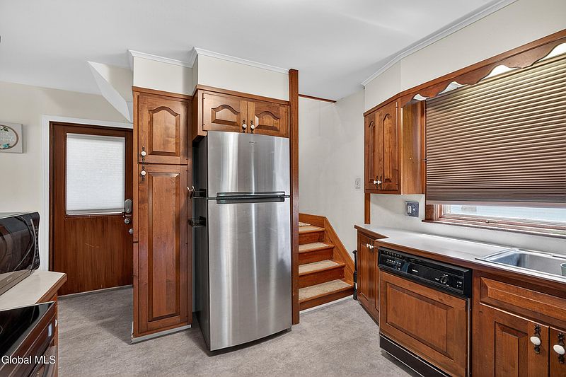 3rd image of 1463 Dalton Drive