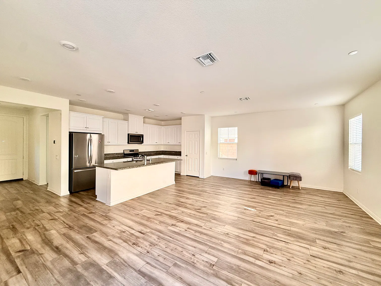 4 bed, 2308 sqft, $3,650 — Photo 3