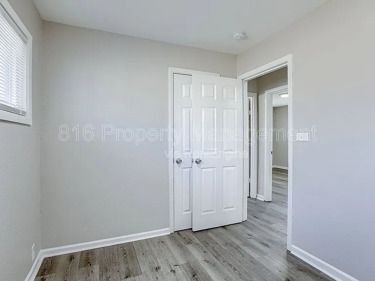 11201 Crystal Ave — Photo 14