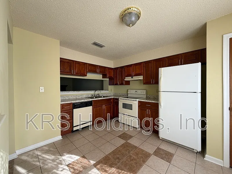 2 bed, 2.5 bath, 1312 sqft, $1,995 — Photo 2