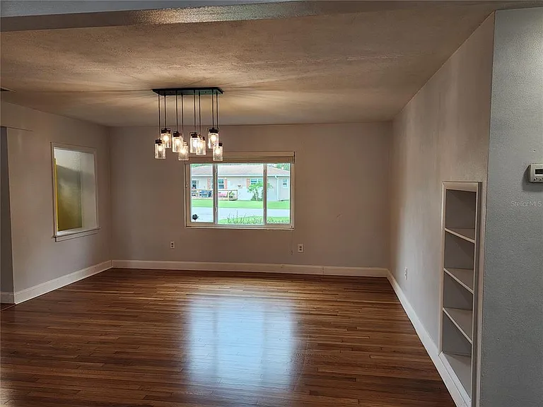 8 Poinsettia Dr — Photo 10