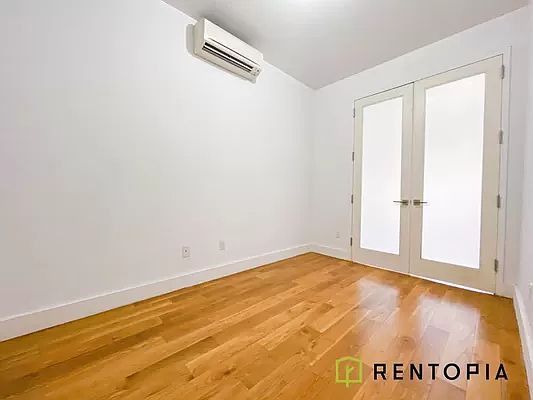 5th image of 867 Halsey St APT 3R