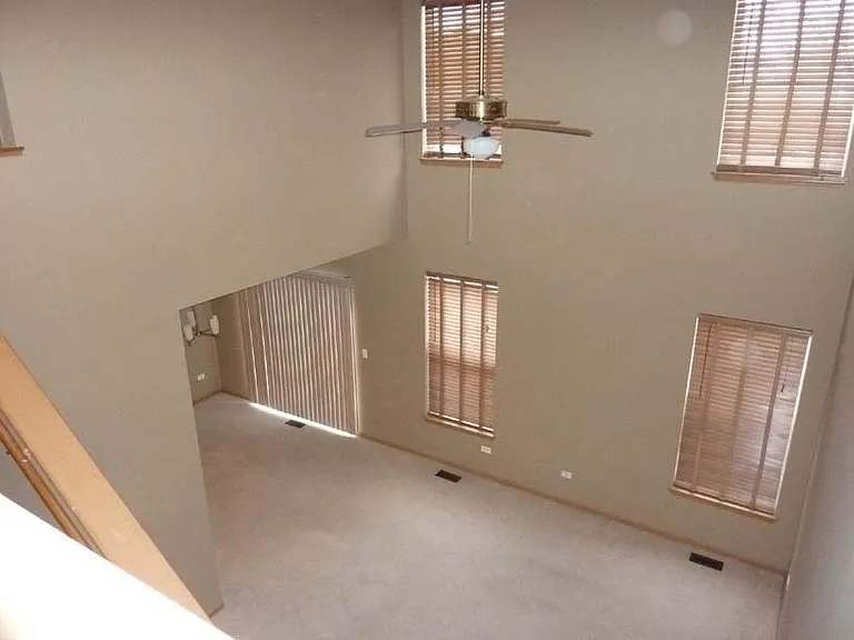 563 Littleton Trl — Photo 2