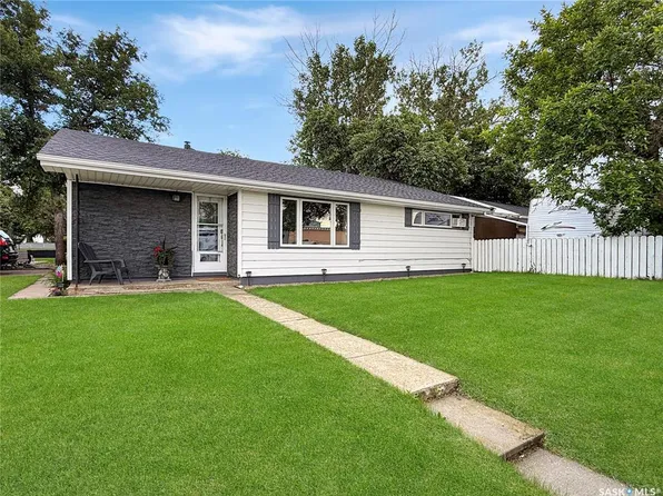 890 10th AVENUE NE, Swift Current, SK S9H 2T7