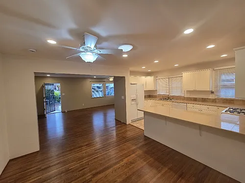 1059 Sapphire St Photo 1