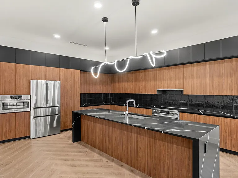 403 Park Blvd — Photo 3