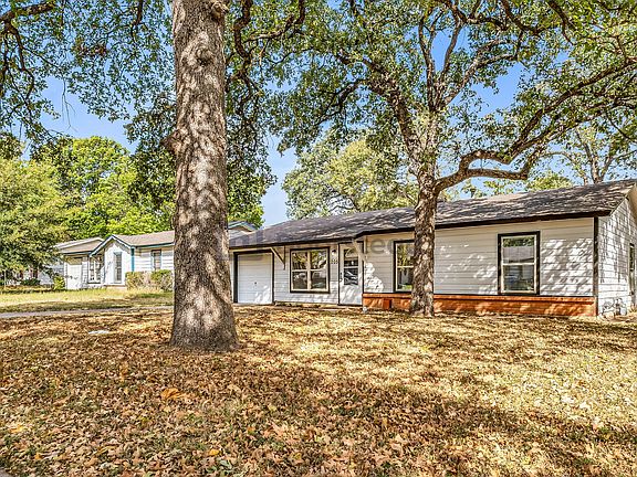 3rd image of 205 Helen Dr