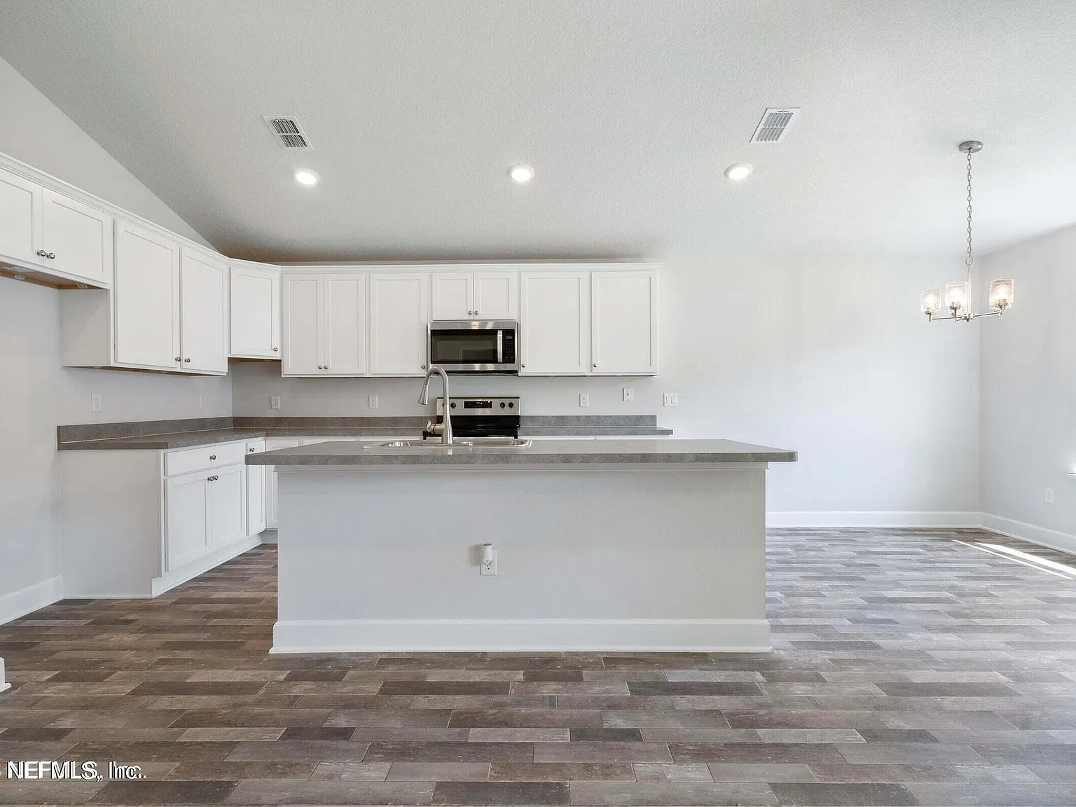 3 bed, 2.0 bath, 1512 sqft, $2,500 — Photo 2