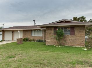 211 Dartmoor St, San Antonio, TX 78227