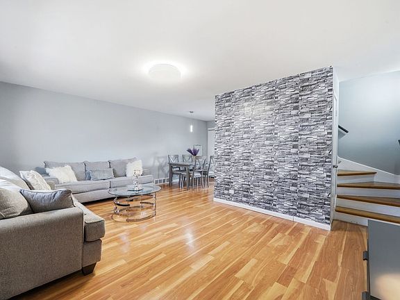 5th image of 9837 Garden Ct