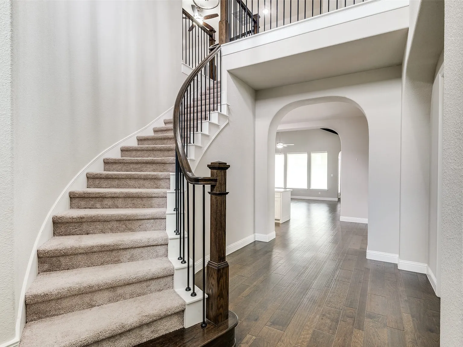4 bed, 3.0 bath, 3590 sqft, $3,700 — Photo 4