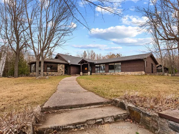 104 K/o Lodge Trl, Laurentian Hills, ON K0J 1P0