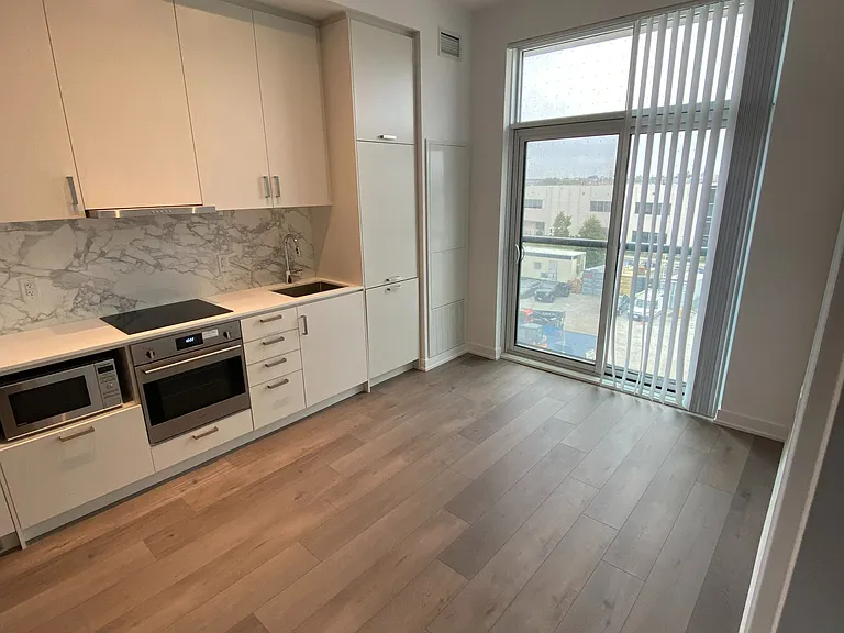 60 Honeycrisp Cres E #318 — Photo 6