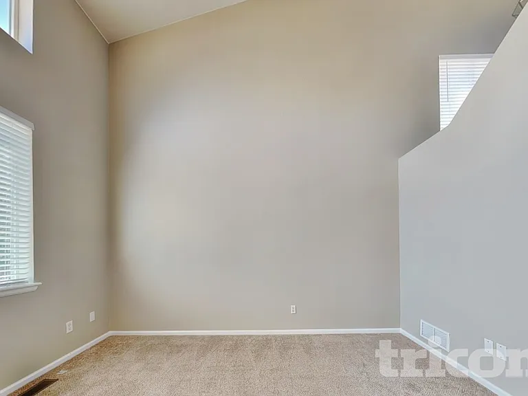214 Straw Ct — Photo 2