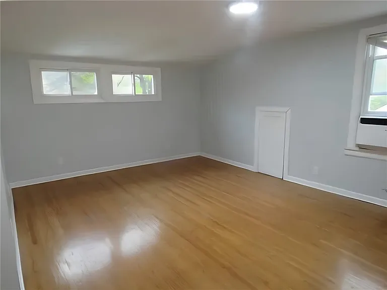 1060 Pixley Rd — Photo 17