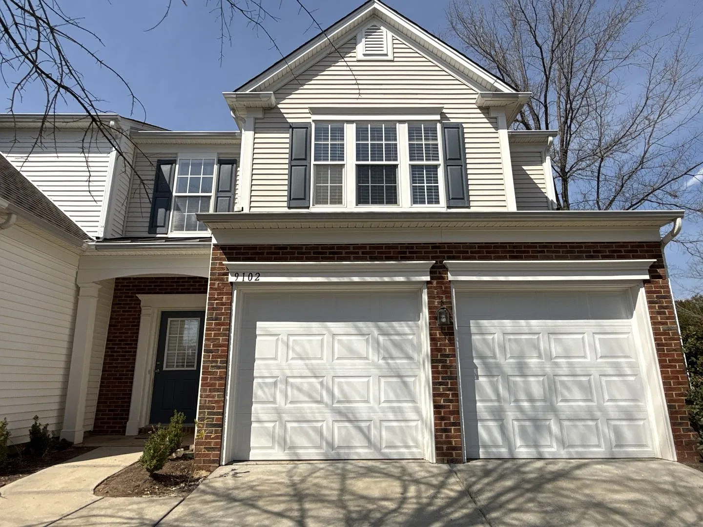 Move in ready end unit townhouse in the Blakeney Preserve Community — Photo 1