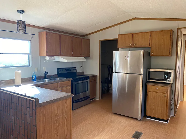 118 Serene Ln — Photo 3