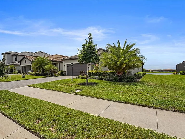 15522 Islandwalk Ave — Photo 3