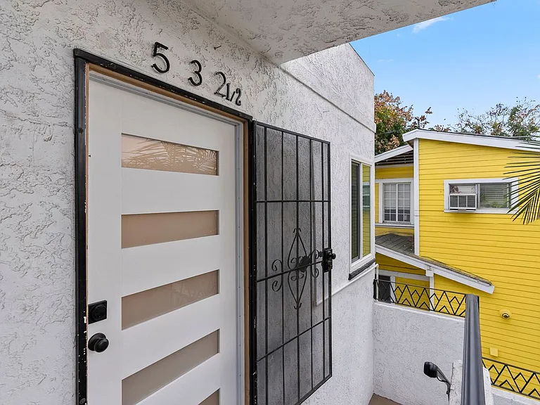 526 Lime Avenue — Photo 37