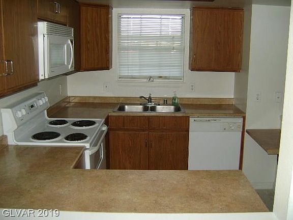 3rd image of 3823 S Maryland Pkwy APT M5