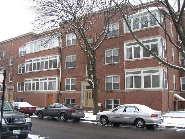 7458 N Greenview Ave #60-2 — Photo 1