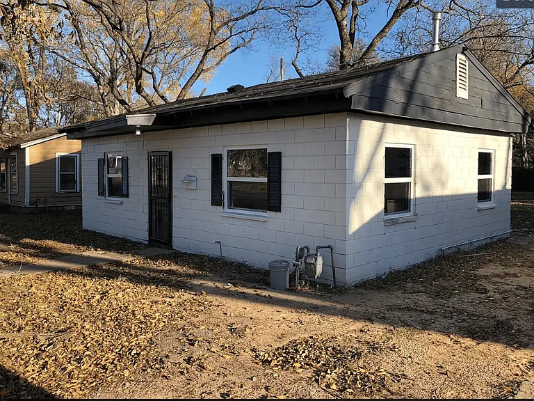 1013 Harlem Ave — Photo 8