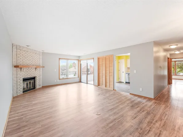 1100 50th St Unit 2101, West Des Moines, IA 50266