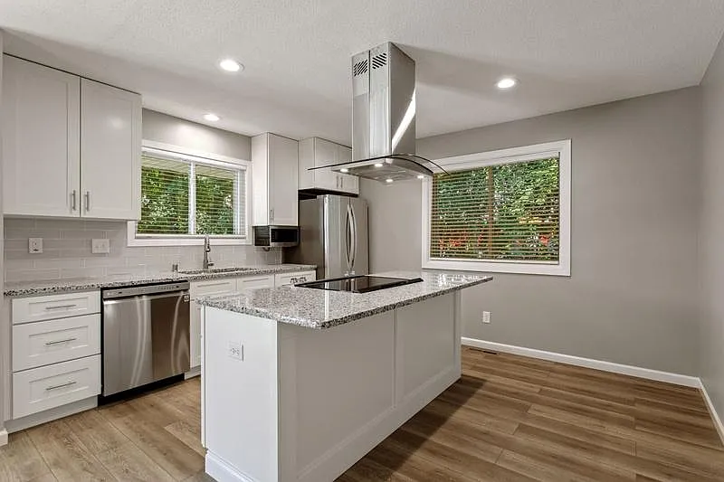3 bed, 2350 sqft, $3,400 — Photo 2