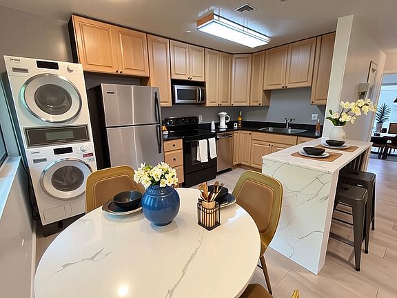 Eat in Kitchen with breakfast bar