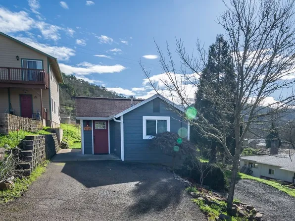 1719 SE Giles St, Roseburg, OR 97470