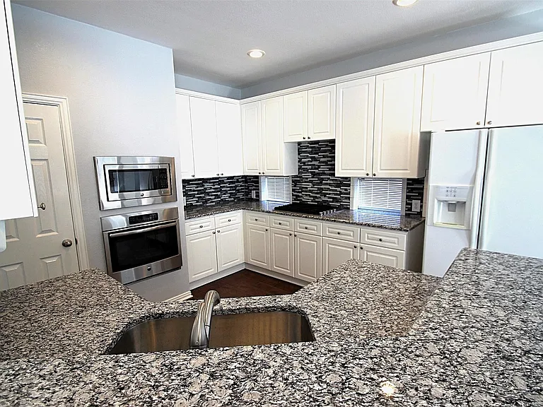 18620 Gibbons Dr — Photo 9