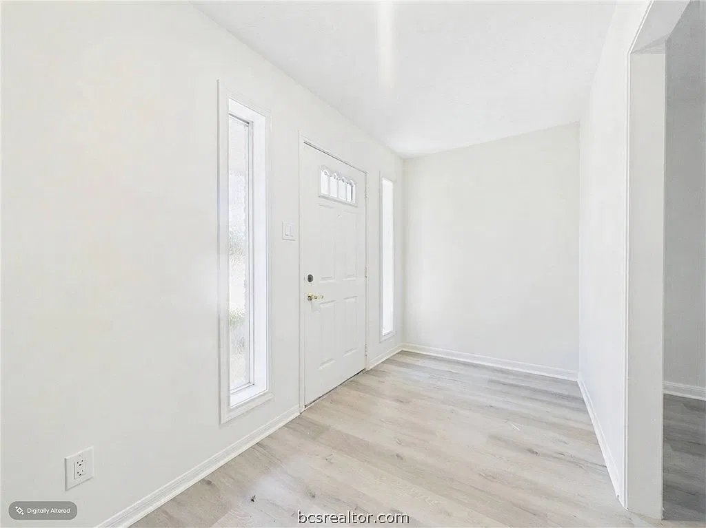 4 bed, 2165 sqft, $2,350 — Photo 2