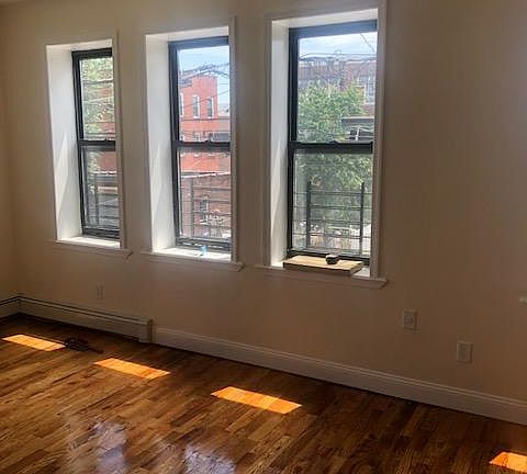 3rd image of 965 E 226th St #3A