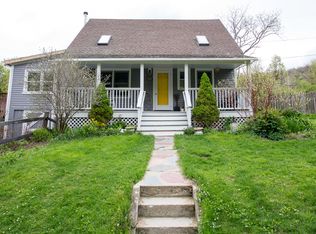 1633 NW Hill Rd, Pownal, VT 05261