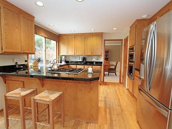 4th image of 20336 NE 34th Ct