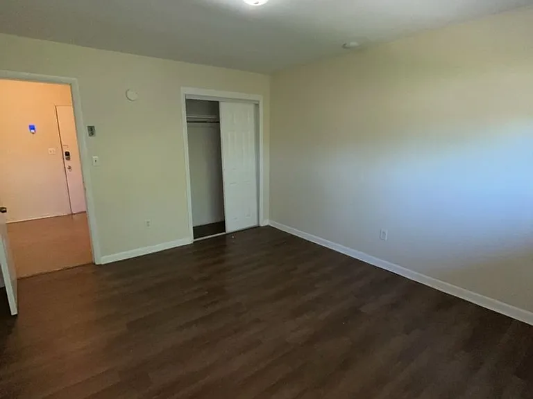 Holston Apartments — Photo 41
