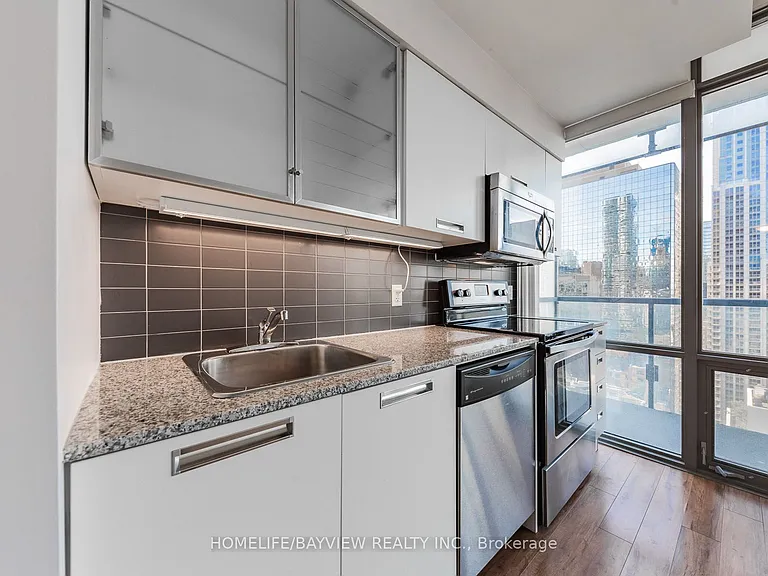 38 Grenville St #2405 — Photo 14