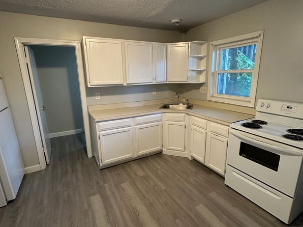 24 Easton Ave #1